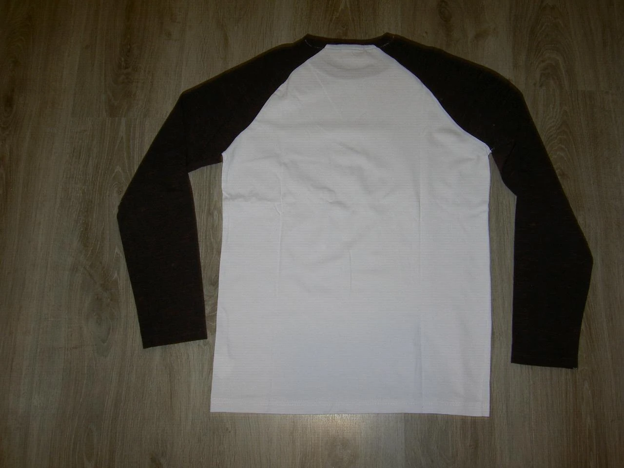 CAMISETA ML BRANCA E PRETA CHINA - BIZZBEE - TAMANHO XS - n°01 – photo 9